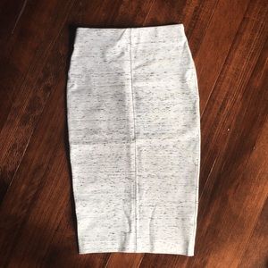 aritzia / wilfred pencil skirt - never worn!